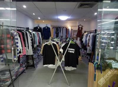 批發(fā)零售各類(lèi)女裝服飾,300余款式隨意挑選!